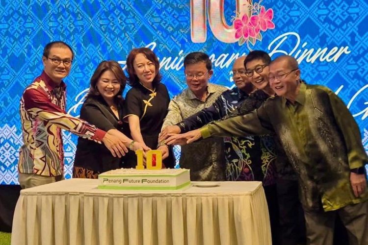   PENANG’s flagship scholarship programme, the Penang Future Foundation (PFF), has awarded approximately 805 scholarships worth an estimated RM44.1 million to eligible individuals since it was launched in 2015, Chief Minister Chow Kon Yeow announced today. Speaking at the Penang Future Foundation 10th Anniversary Dinner at The Tamarra by Irama Dining in George Town this […]